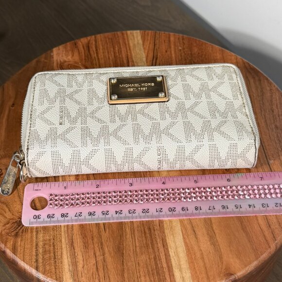 Michael Kors Vanilla Signature Logo Zip-Around Wallet - Picture 13 of 14